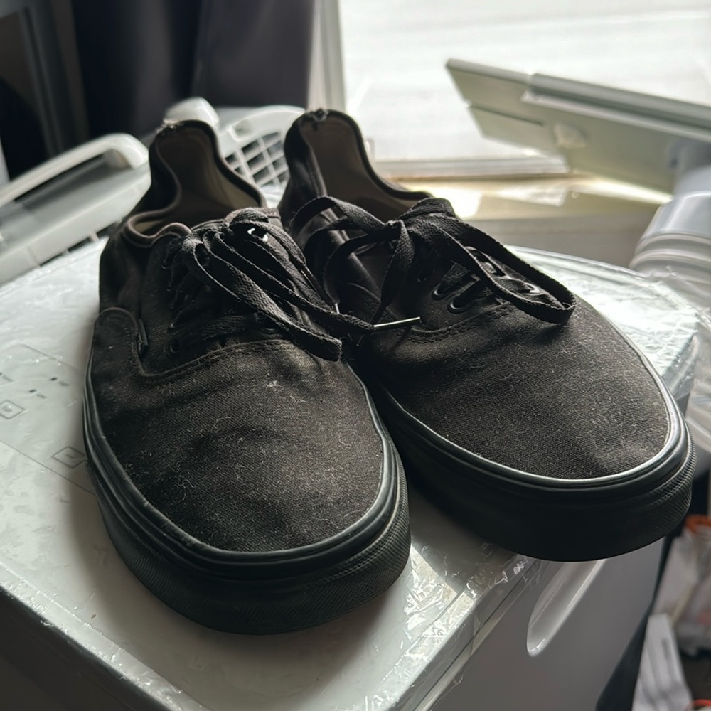 Black low  vans